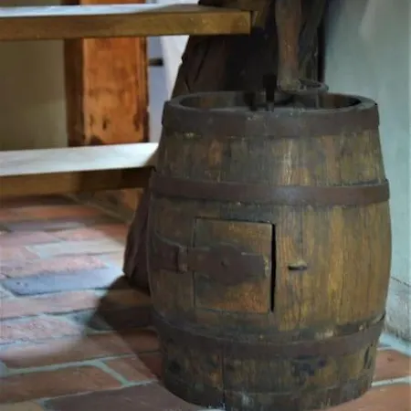 Romantische Zeitreise In Historischer Kaeserei *